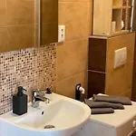 Apartman Adm Spacious In Center - Wifi, Coffee, Ac