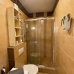Adm Spacious In Center - Wifi, Coffee, Ac Apartman *