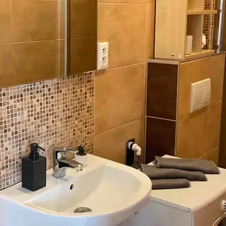 Apartment Adm Spacious In Center - Wifi, Coffee, Ac