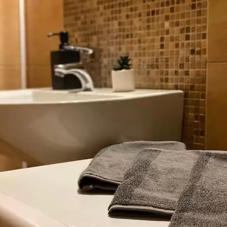 Adm Spacious In Center - Wifi, Coffee, Ac Pozsony