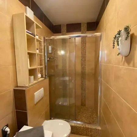 Adm Spacious In Center - Wifi, Coffee, Ac Apartman *