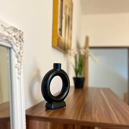 Adm Spacious In Center - Wifi, Coffee, Ac * Pozsony