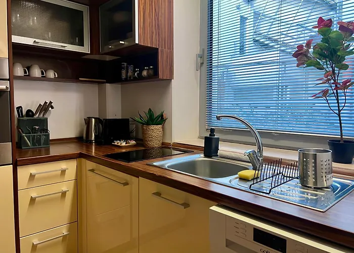 Adm Spacious In Center - Wifi, Coffee, Ac * Братислава