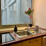 Adm Spacious In Center - Wifi, Coffee, Ac شقة